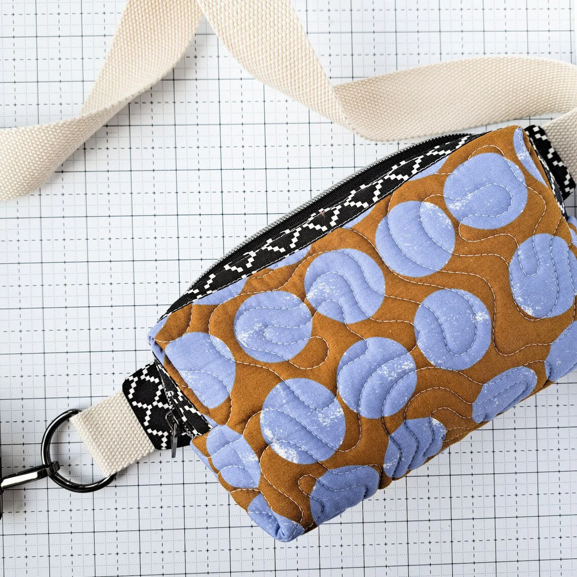 Center Street Quilts Alpen Belt Bag - Image 2
