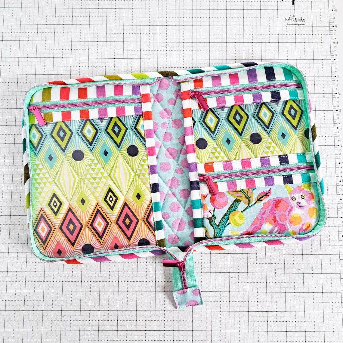 Center Street Quilts Atlas Zipper Case - Image 3