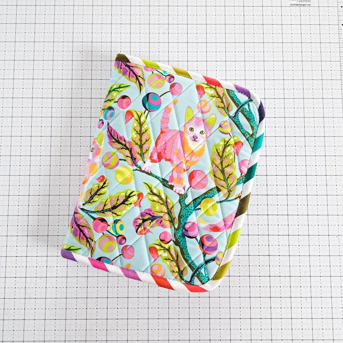 Center Street Quilts Atlas Zipper Case - Image 5
