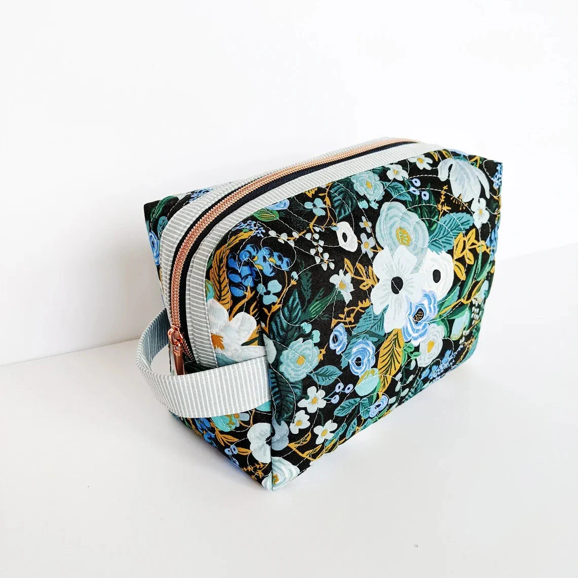 Center Street Quilts The Holland Pouch - Image 6