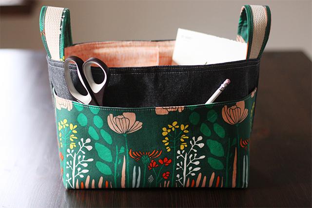 Noodlehead Divided Basket - Image 6
