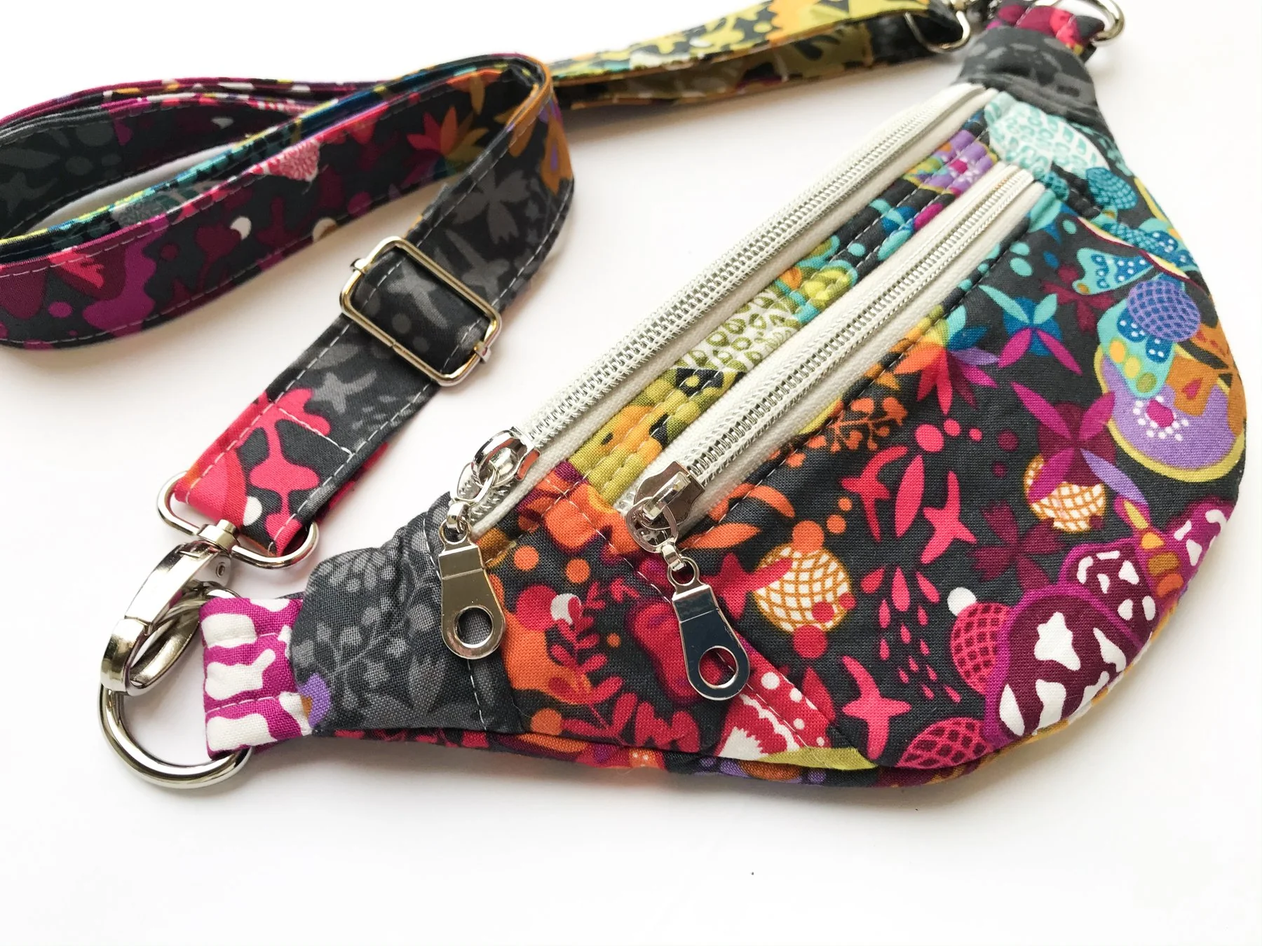 Sallie Tomato Ferris Fanny Pack - Image 7