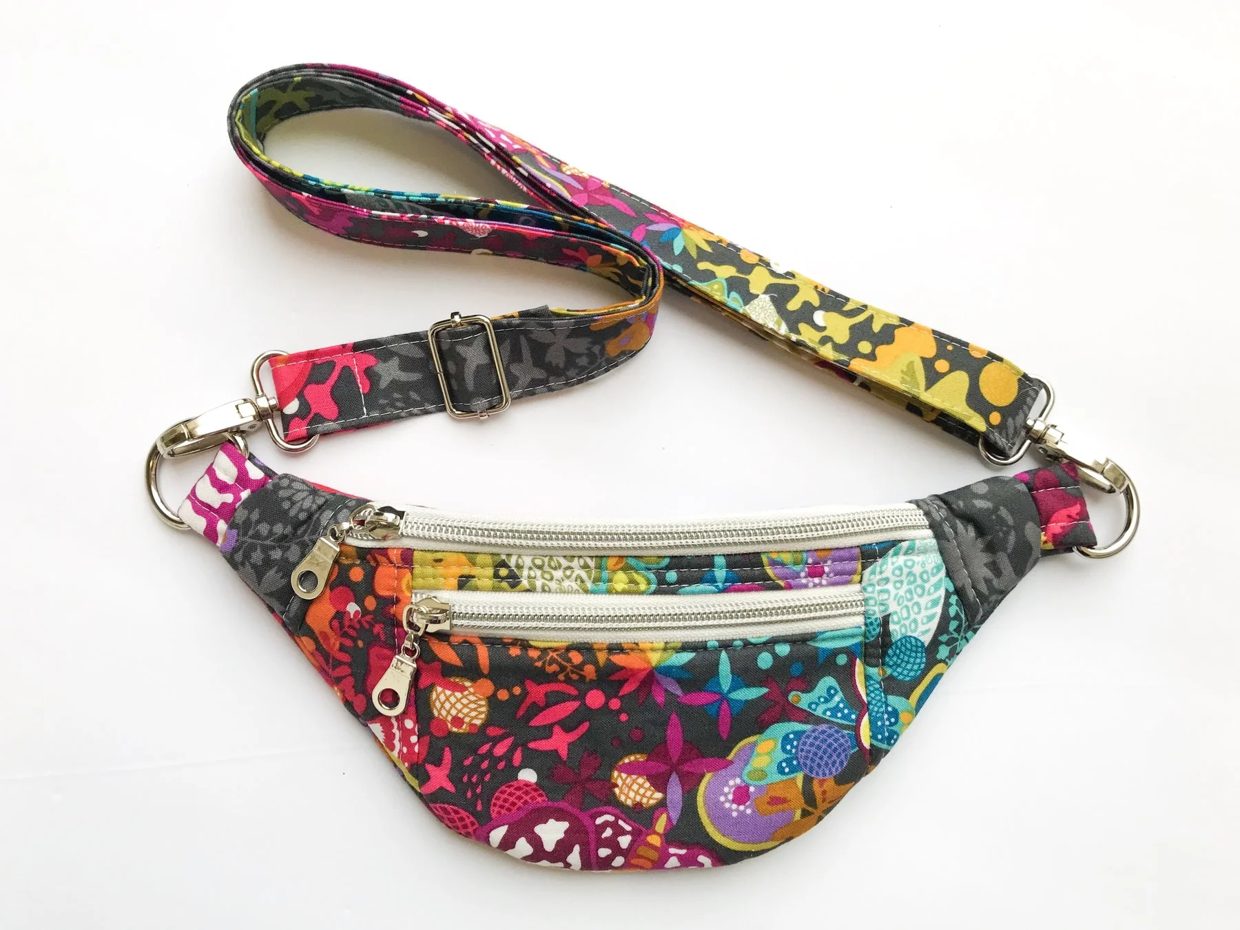 Sallie Tomato Ferris Fanny Pack - Image 8