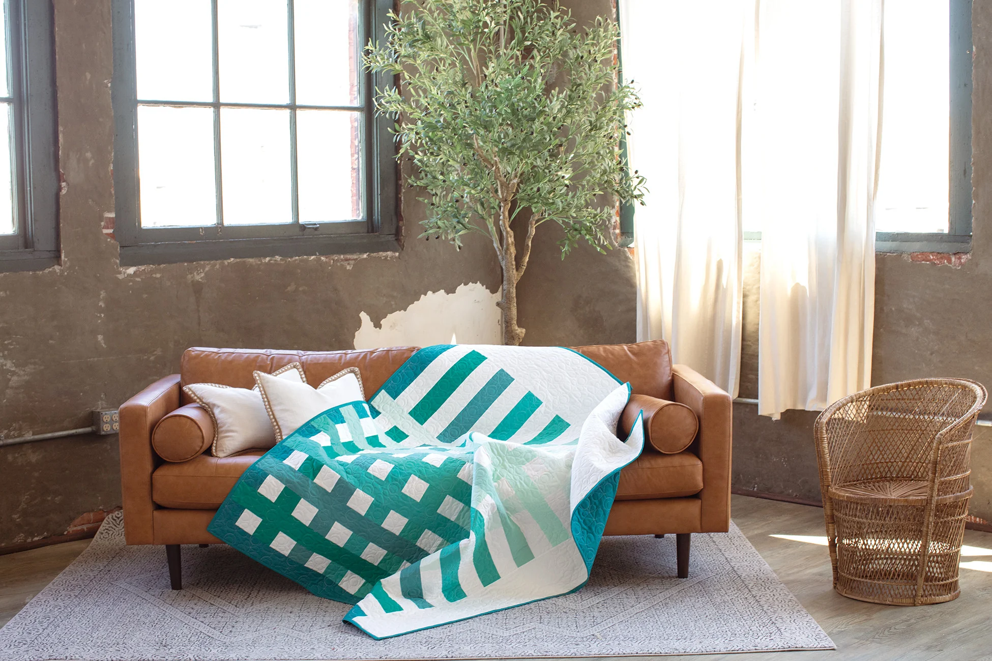 Quilts in Modern Color: Creating Ombré Palettes: 14 Projects by Amber Elliot - Image 8
