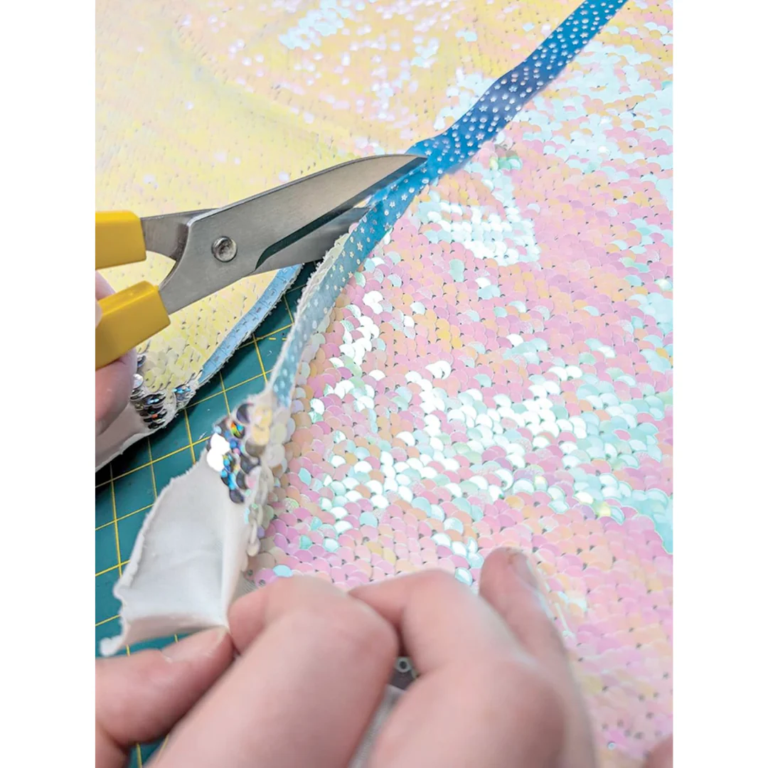 Ultimate Encyclopedia of Fabrics & Unconventional Materials by Annye Driscoll - Image 3